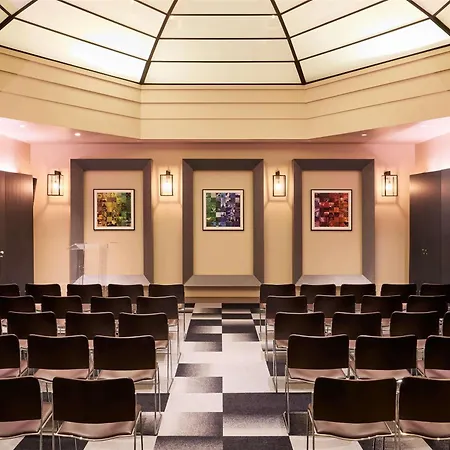 Sofitel Arc De Triomphe 5*