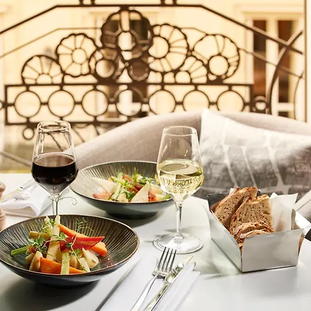 Sofitel Arc De Triomphe Hotell 5*