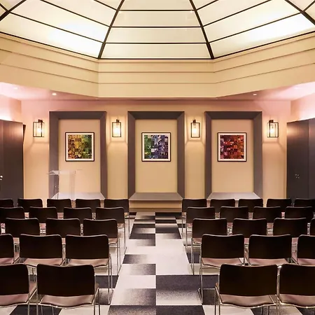 מלון Sofitel Arc De Triomphe 5*