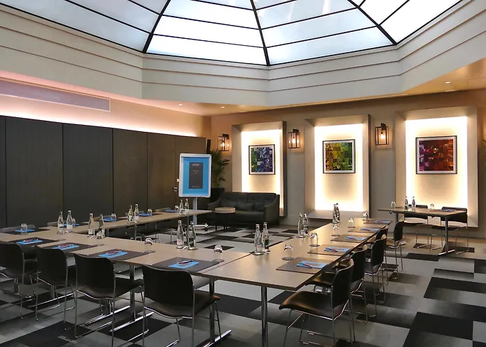 Sofitel Arc De Triomphe מלון