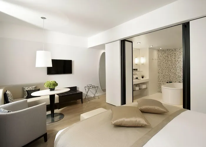 Sofitel Arc De Triomphe 5* פריז