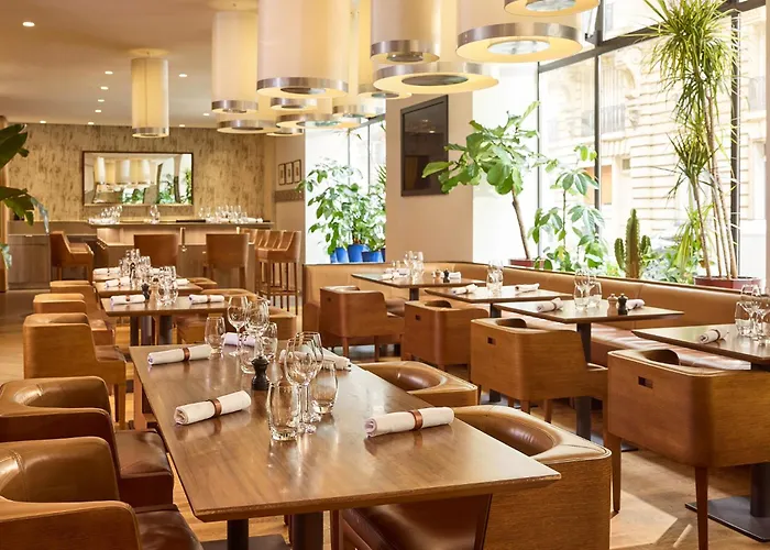 Sofitel Arc De Triomphe 5* פריז