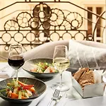 Sofitel Arc De Triomphe Отель Париж
