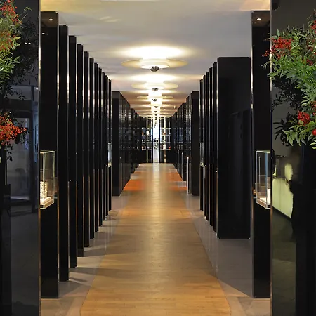 Sofitel Arc De Triomphe 5*